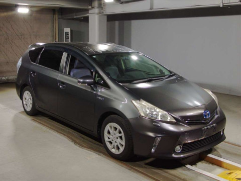 2012 Toyota Prius alpha ZVW41W[2]