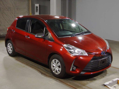 2017 Toyota Vitz NHP130[2]