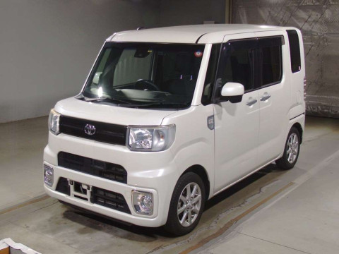 2017 Toyota Pixis Mega LA700A[0]