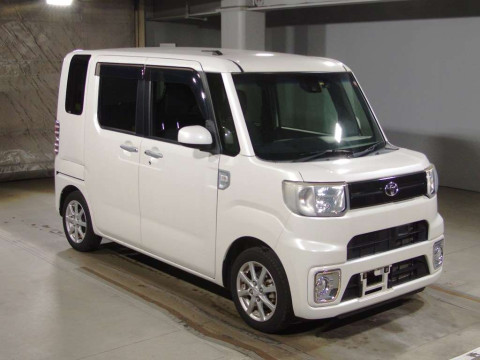 2017 Toyota Pixis Mega LA700A[2]