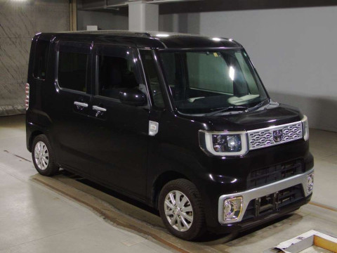 2016 Toyota Pixis Mega LA700A[2]