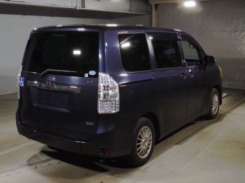 2011 Toyota Noah ZRR70G[1]