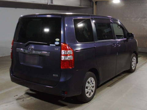 2010 Toyota Noah ZRR70G[1]