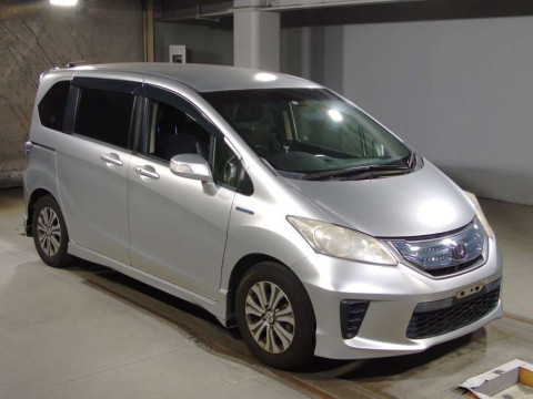 2012 Honda Freed hybrid GP3[2]