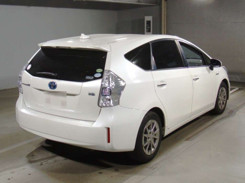 2014 Toyota Prius alpha ZVW40W[1]