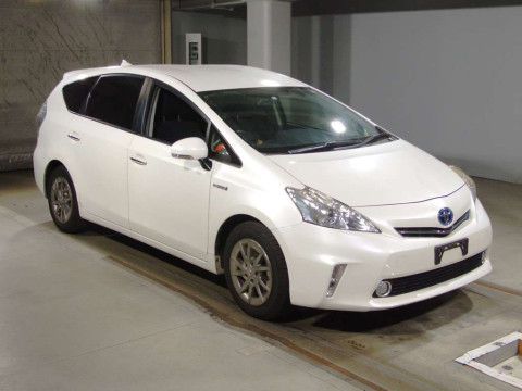 2014 Toyota Prius alpha ZVW40W[2]