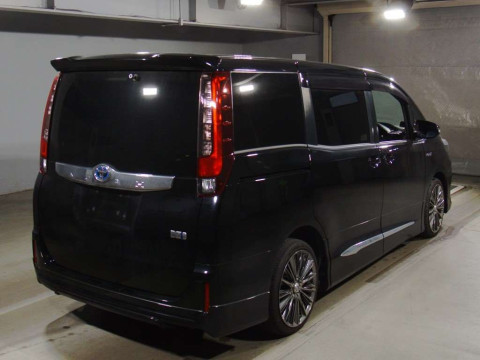 2015 Toyota Noah ZWR80G[1]