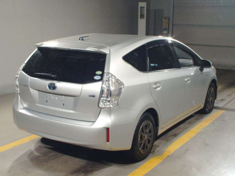 2012 Toyota Prius alpha ZVW41W[1]