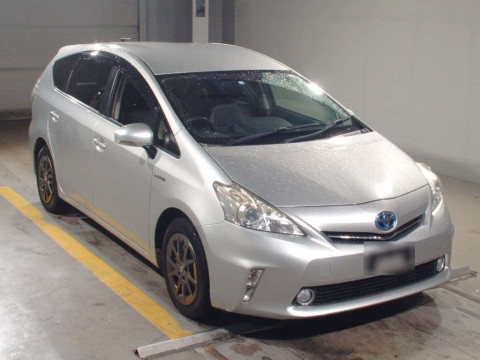 2012 Toyota Prius alpha ZVW41W[2]