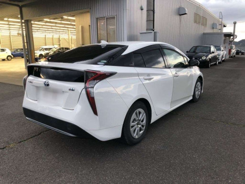 2016 Toyota Prius ZVW50[1]