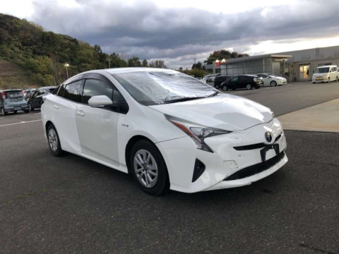 2016 Toyota Prius ZVW50[2]