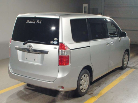 2010 Toyota Noah ZRR70G[1]