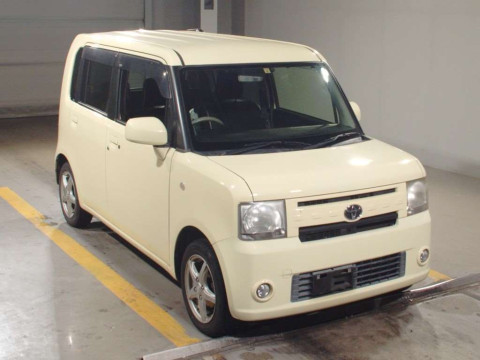 2014 Toyota Pixis Space L585A[2]