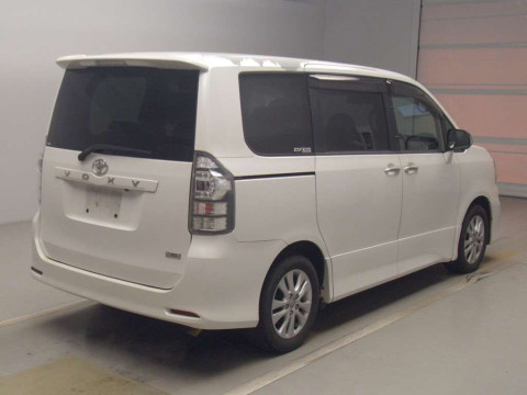 2010 Toyota Voxy ZRR70W[1]