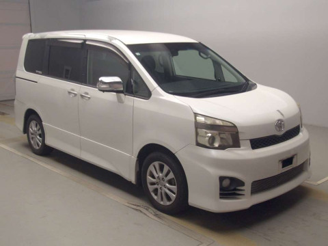 2010 Toyota Voxy ZRR70W[2]