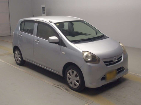 2012 Toyota Pixis Epoch LA300A[2]