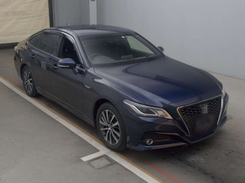 2019 Toyota Crown Hybrid AZSH20[2]