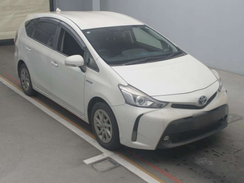 2015 Toyota Prius alpha ZVW41W[2]