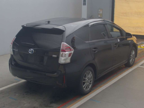 2015 Toyota Prius alpha ZVW41W[1]