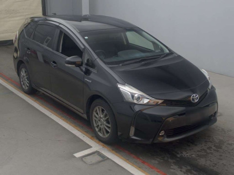 2015 Toyota Prius alpha ZVW41W[2]