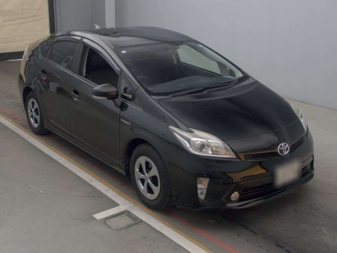 2015 Toyota Prius ZVW30[2]