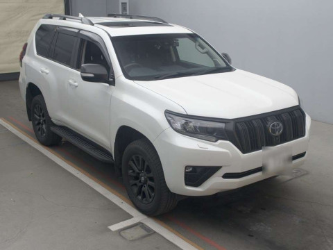 2022 Toyota Land Cruiser Prado TRJ150W[2]