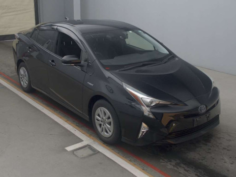 2018 Toyota Prius ZVW50[2]