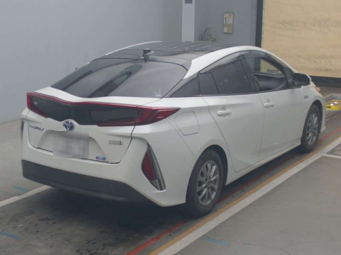 2017 Toyota Prius PHV ZVW52[1]