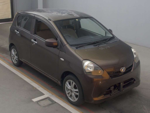 2011 Daihatsu Mira es LA300S[2]