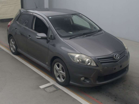 2010 Toyota Auris ZRE152H[2]