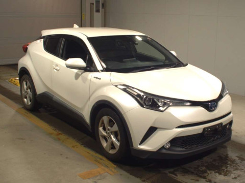 2017 Toyota C-HR ZYX10[2]