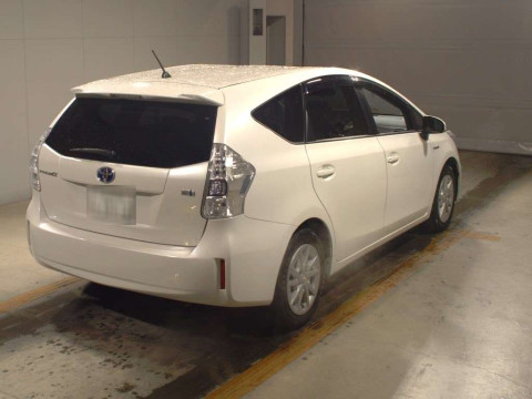 2012 Toyota Prius alpha ZVW41W[1]