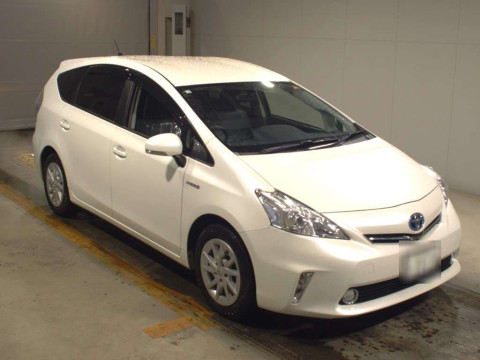 2012 Toyota Prius alpha ZVW41W[2]