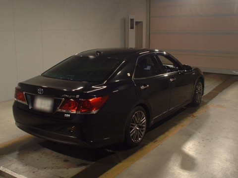 2013 Toyota Crown Hybrid AWS210[1]