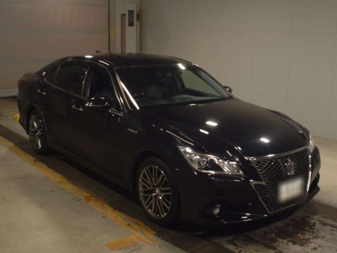 2013 Toyota Crown Hybrid AWS210[2]