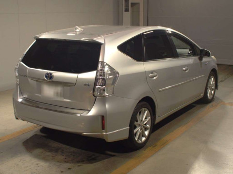 2011 Toyota Prius alpha ZVW41W[1]