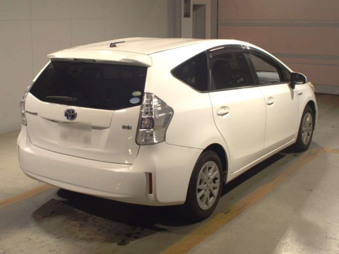 2013 Toyota Prius alpha ZVW40W[1]