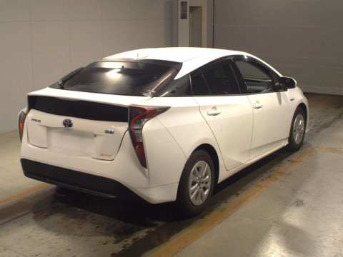 2017 Toyota Prius ZVW50[1]