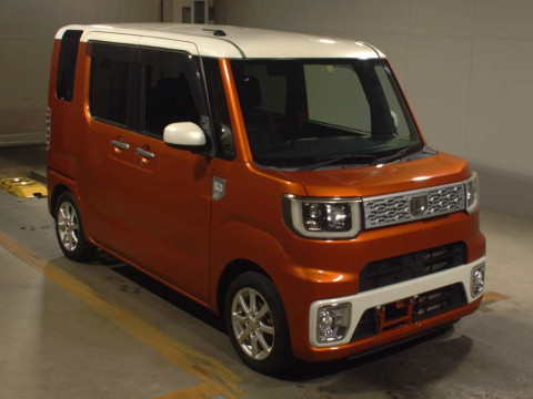 2015 Daihatsu Wake LA700S[2]