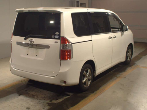 2010 Toyota Noah ZRR70G[1]