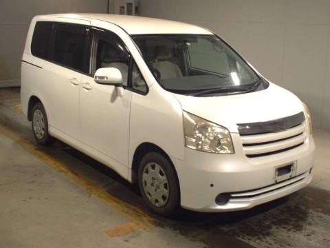 2008 Toyota Noah ZRR70G[2]