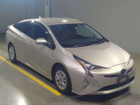 2018 Toyota Prius ZVW50[2]