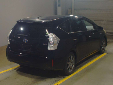 2013 Toyota Prius alpha ZVW41W[1]