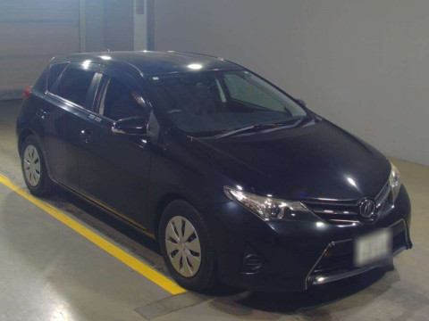 2013 Toyota Auris NZE181H[2]