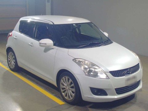 2013 Suzuki Swift ZC72S[2]