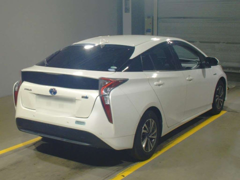 2017 Toyota Prius ZVW50[1]