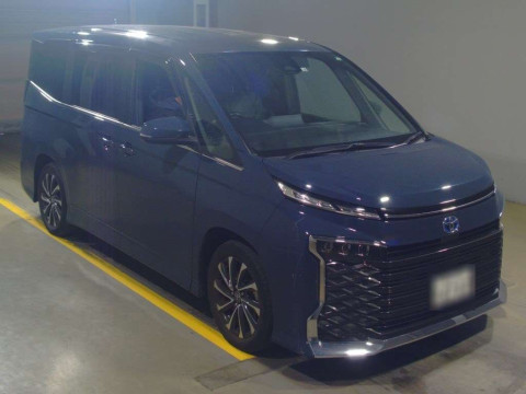 2022 Toyota Voxy ZWR90W[2]