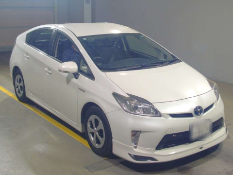 2015 Toyota Prius ZVW30[2]