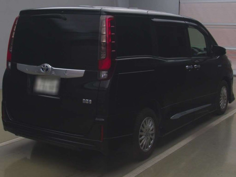 2014 Toyota Noah ZWR80G[1]