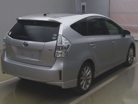 2012 Toyota Prius alpha ZVW40W[1]